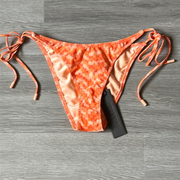 Triangl Swimsuit set with bag. - Picture 6 of 12